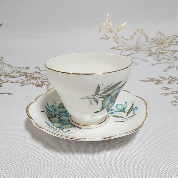 Vintage Hamilton Fine Bone China Teacup & Regency Fine Bone China Saucer - Picture 2 of 9